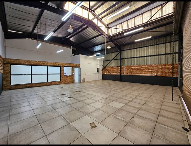 558M² WAREHOUSE TO LET IN JET PARK